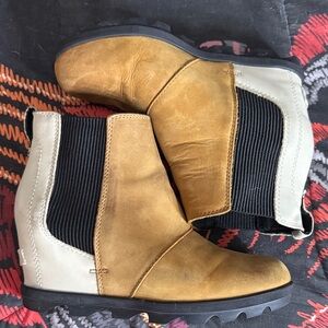 SOREL wedge ankle boots 8.5